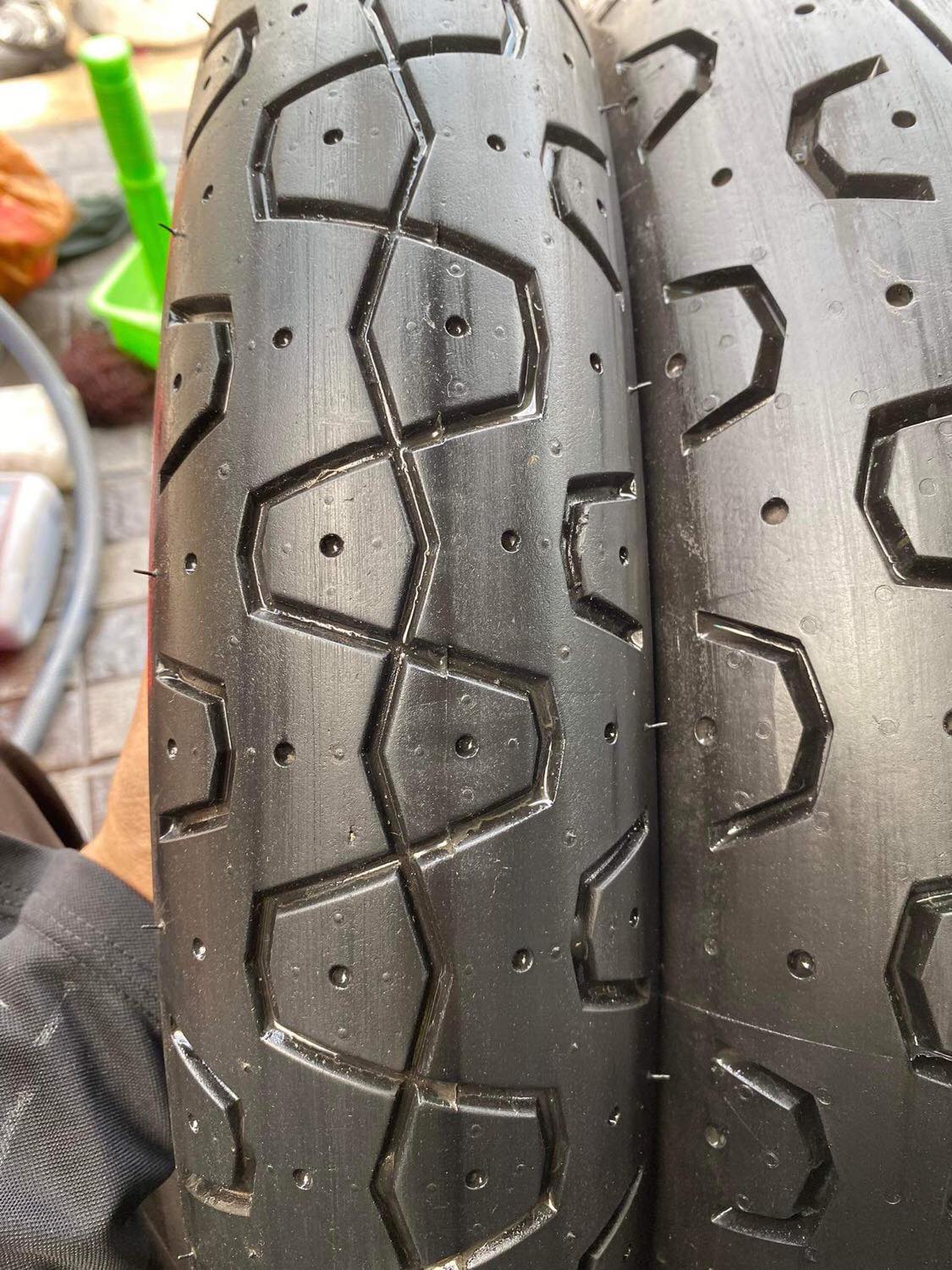 Pirelli phantom 150/70-17 & 100/80-18 vỏ xe triumph t900, t100, vỏ sau dùng được cho nhiều xe khác, r15, tfx,.... vỏ trước dùng được cho honda rebel 250, honda cb250 bồ câu, gn125, honda master 125,...