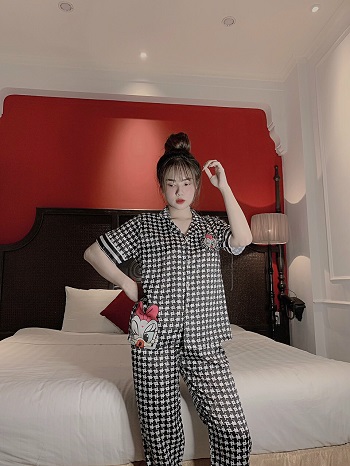 [HCM]ĐỒ BỘ NGỦ TAY NGẮN CARO IN HÌNH VỊT ĐÔNAN