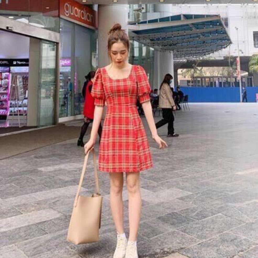 Đầm carô đỏ thắt nơ lưng