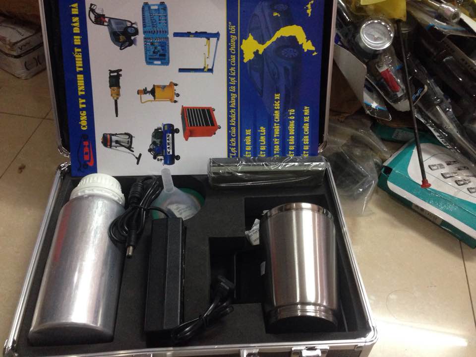 bộ máy đánh bóng đèn pha ô tô con (tặng kèm 1 lọ dung dịch đánh bóng cho 50 đến 60 cặp đèn )