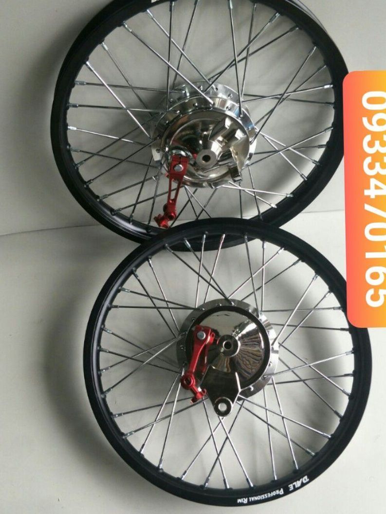 # BỘ BÁNH CÂM GẮN WAVE VÀ DREAM THẮNG ĐÙM TRƯỚC SAU KÈM THEO HAI MÁ ĐÙM # SẢN PHẨM MỚI 100% CHƯA QUA SỰ DỤNG AE QUAN TÂM SẢN PHẨM VUI LÒNG LIÊN HỆ QUA SỐ ĐT IN TRÊN SẢN PHẨM