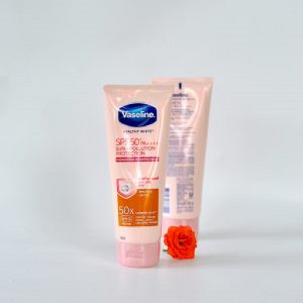 Dưỡng thể kích trắng vaseline 50x thái lan