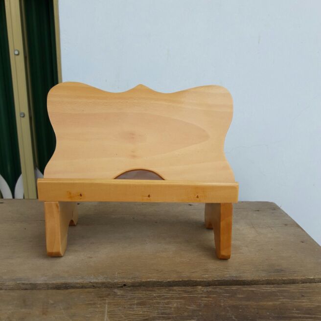 kệ gỗ để điện thoại