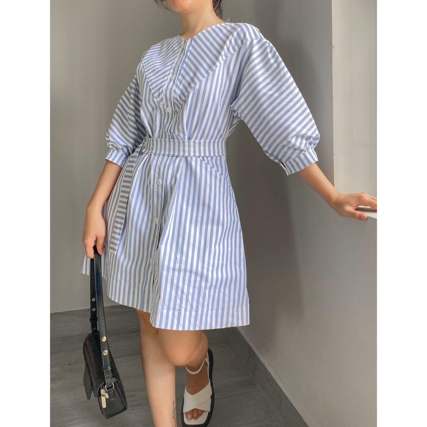 Đầm sọc dáng xòe fom suông mini