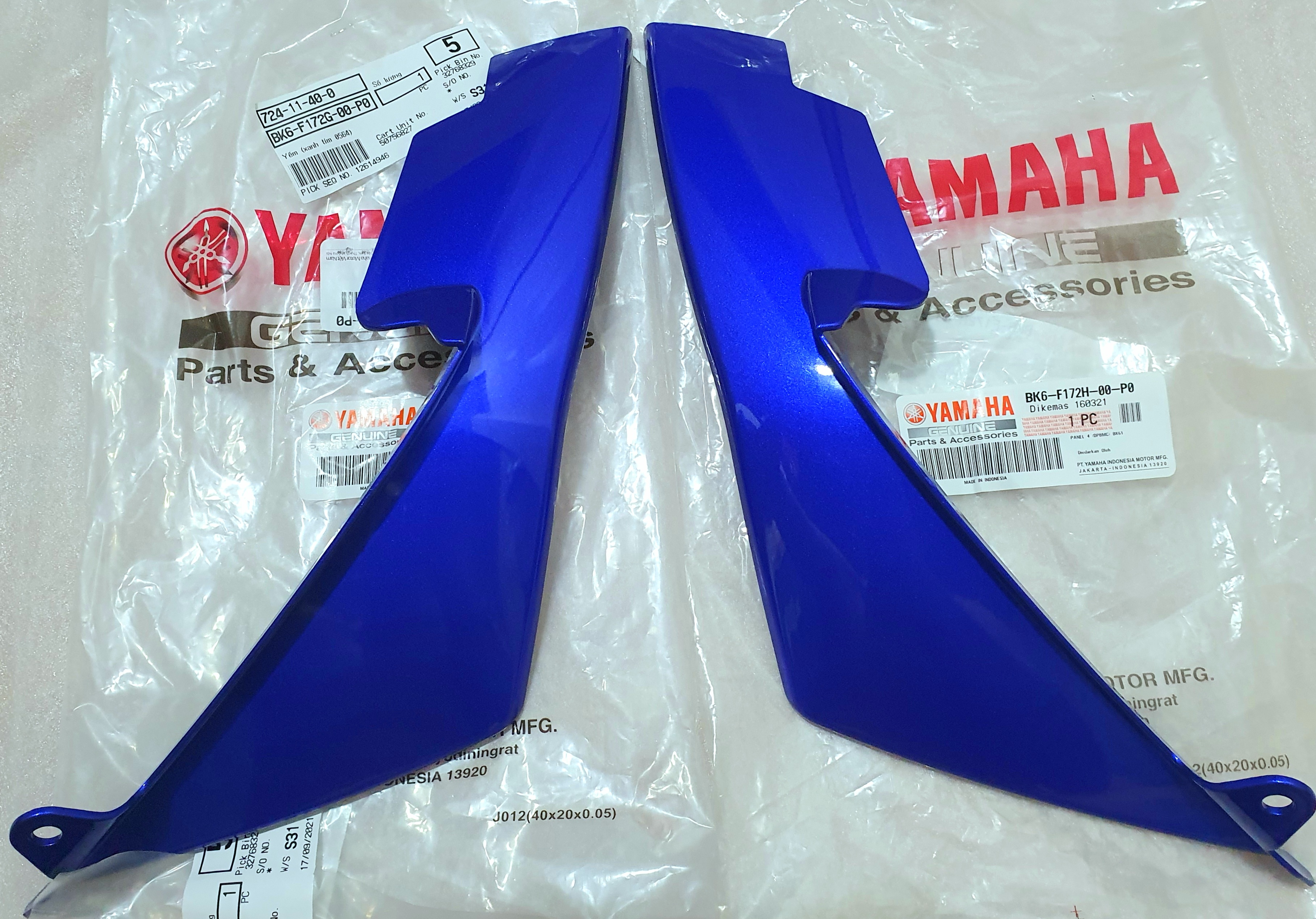 Ốp cạnh đèn pha Yamaha R15v3 chính hãng nhập Indonesia