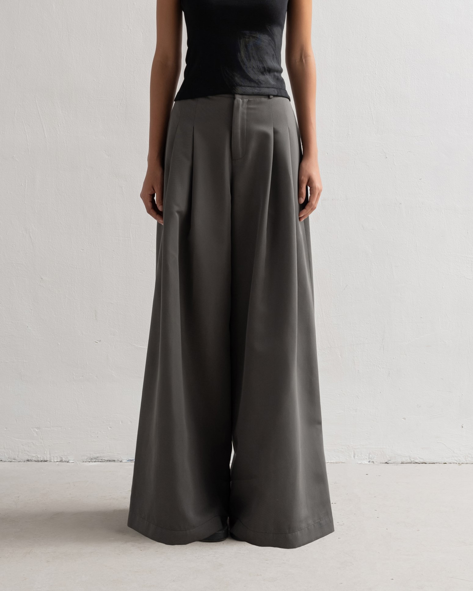 Quần khaki cạp cao dáng suông ống rộng xếp ly Skirt Trousers - oula studios