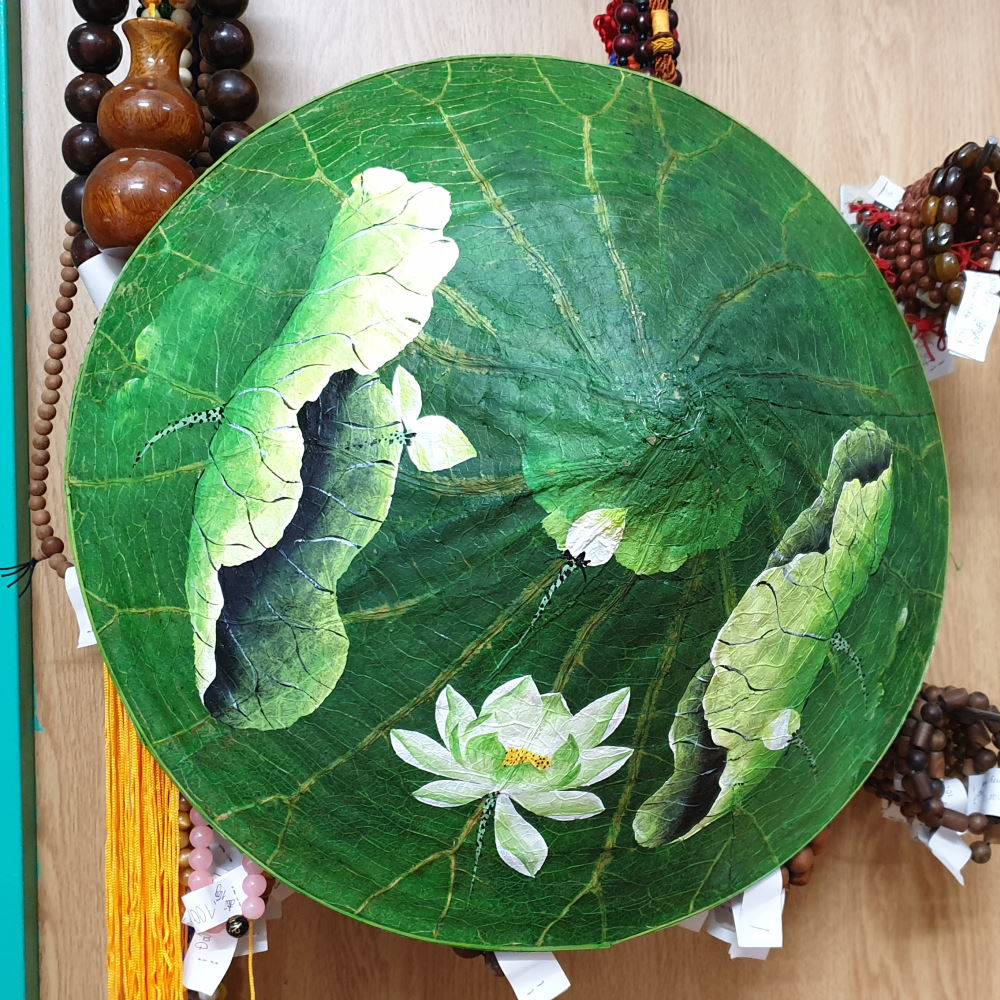 Nón lá sen Huế - Làm thủ công từ lá sen tươi