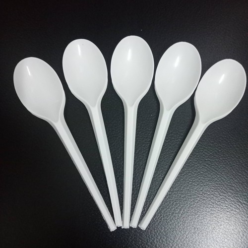 Thìa nhựa dùng 1 lần cứng 100 cái UKP