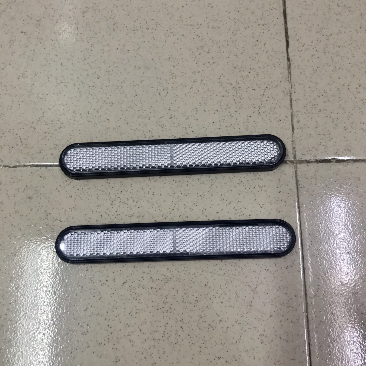 [HCM]Mắt mèo dài phản quang nhiều màu lựa chọn hàng chất lượng quá tốt không thể chê giá cả rẻ rề đừng phân vân nữa đặt hàng ngay thôi
