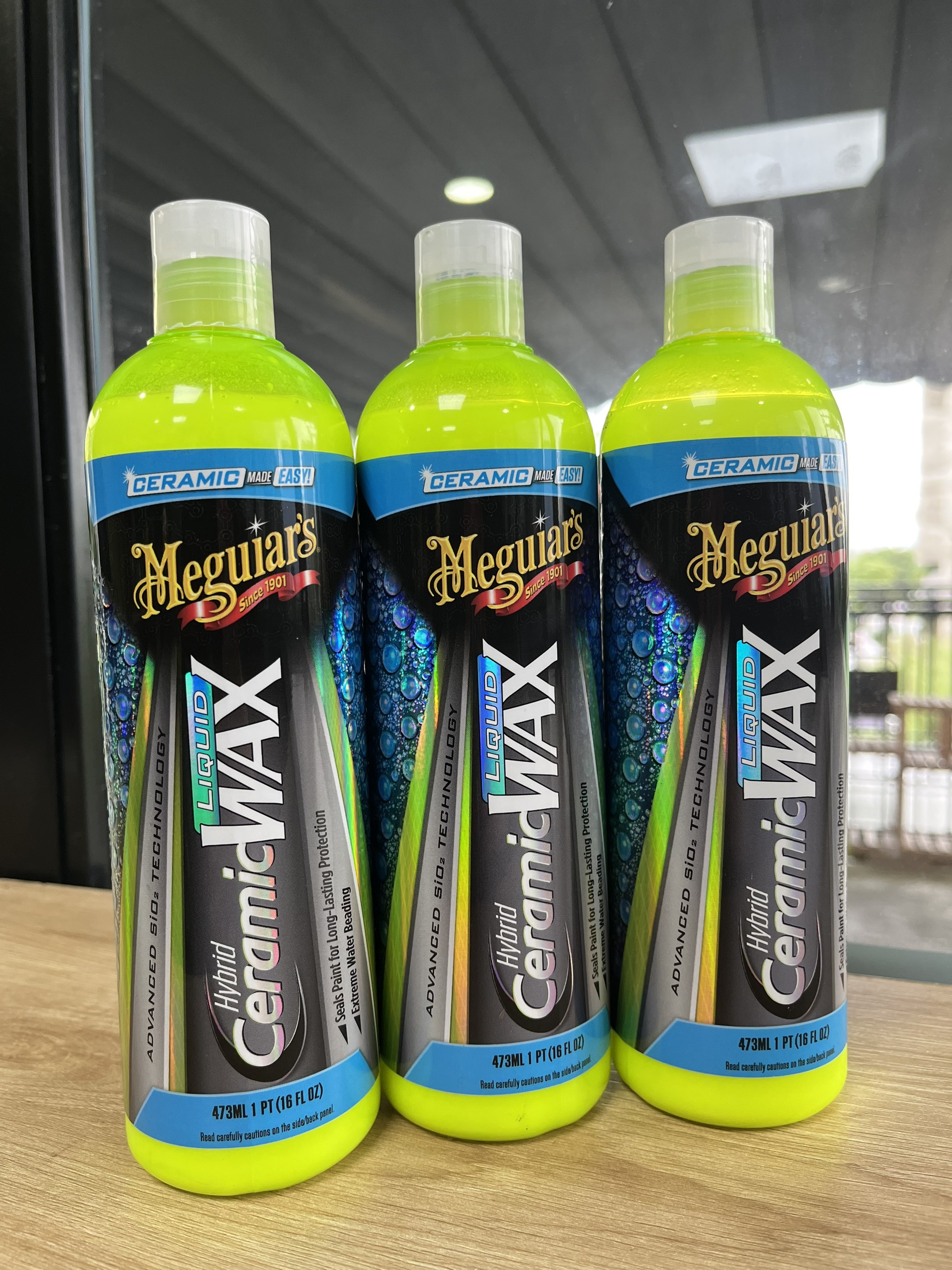 Meguiar's Wax bóng Ceramic cho sơn xe dạng kem - Hybrid Ceramic Liquid Wax - G200416, 473ml - Tặng kèm mút