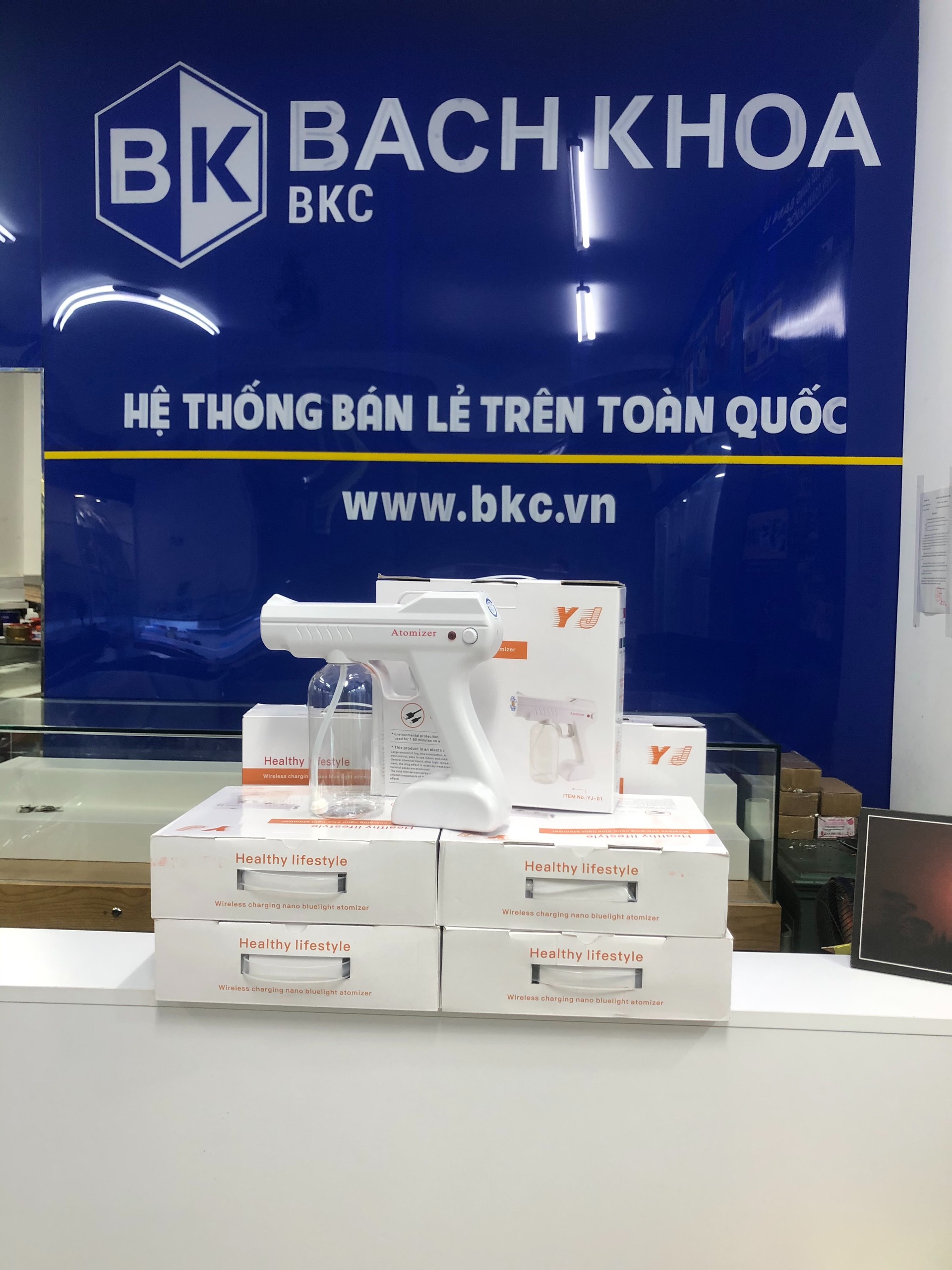 Máy phun khử khuẩn Nano Atomizer cầm tay dung tích bình chứa 800ML kết hợp tia UV khử khuẩn