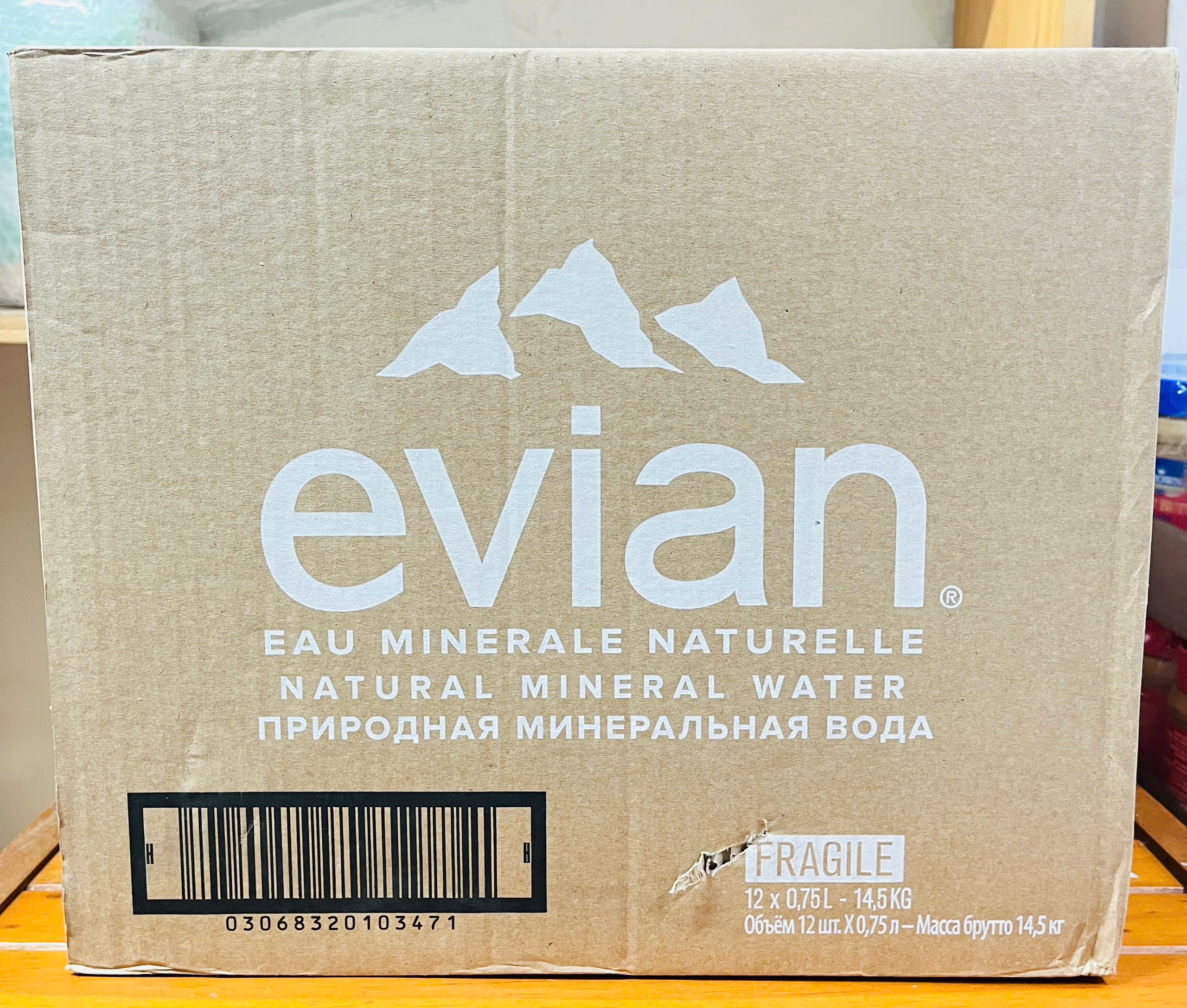 Hỏa tốc Thùng 12 Chai Nước Khoáng Evian 750ml x 12 - Chai thủy tinh - Natural Mineral Water