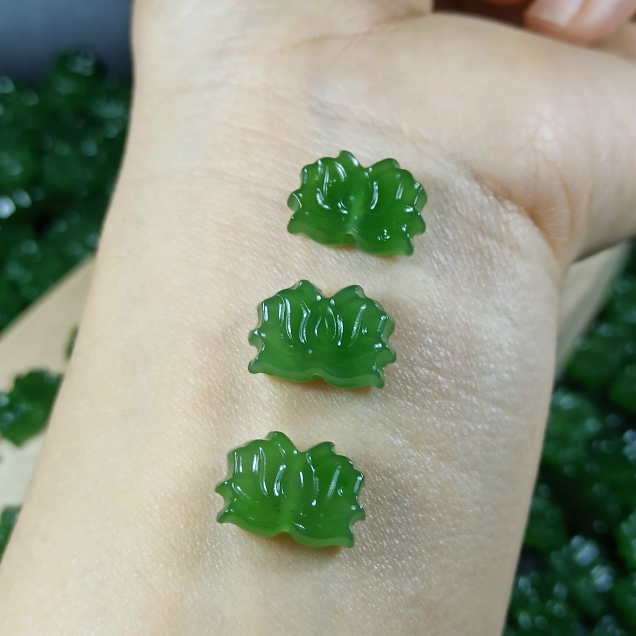 Charm hoa sen bích - 2 size - tặng 2 hạt bích