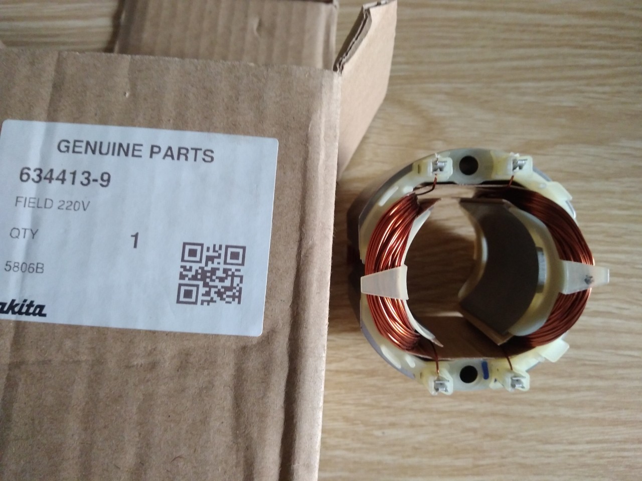 Stato máy cưa gỗ makita 5806B