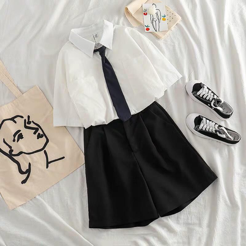 Sét áo sơ mi cà vạt và quần short kaki kèm dây thắt lưng, Mino Boss