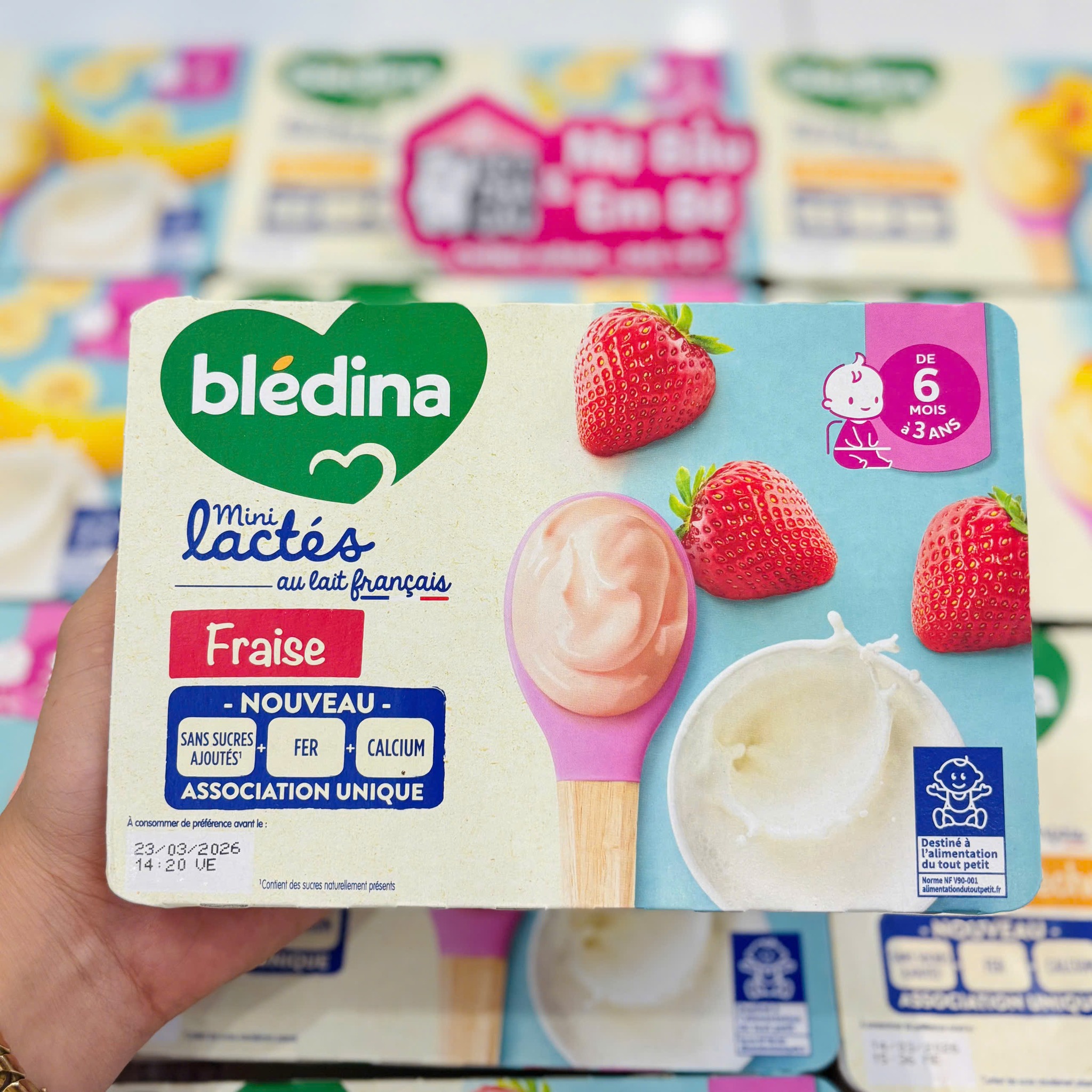 Date 06/26 Sữa chua nguội Pháp Bledina vị dâu 330g ( Lốc 6 hộp x 55g )
