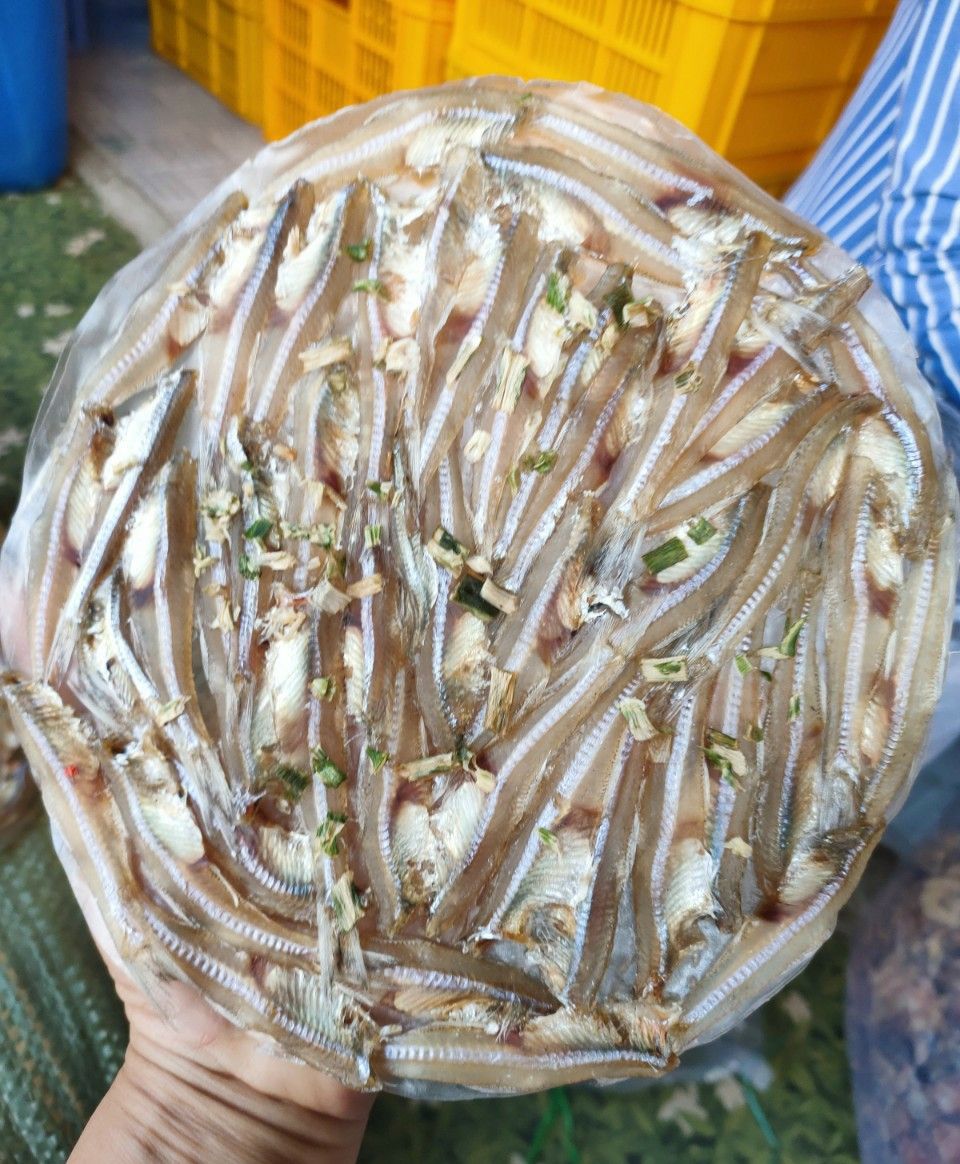 Bánh tráng cá cơm cà mau - hộp 1kg, bánh tráng cà mau, khô cá cơm cà mau, khô cà mau, bánh tráng hải sản, bánh tráng khô cá cơm, đặc sản cà mau, đặc sản miền tây, đặc sản khô cà mau