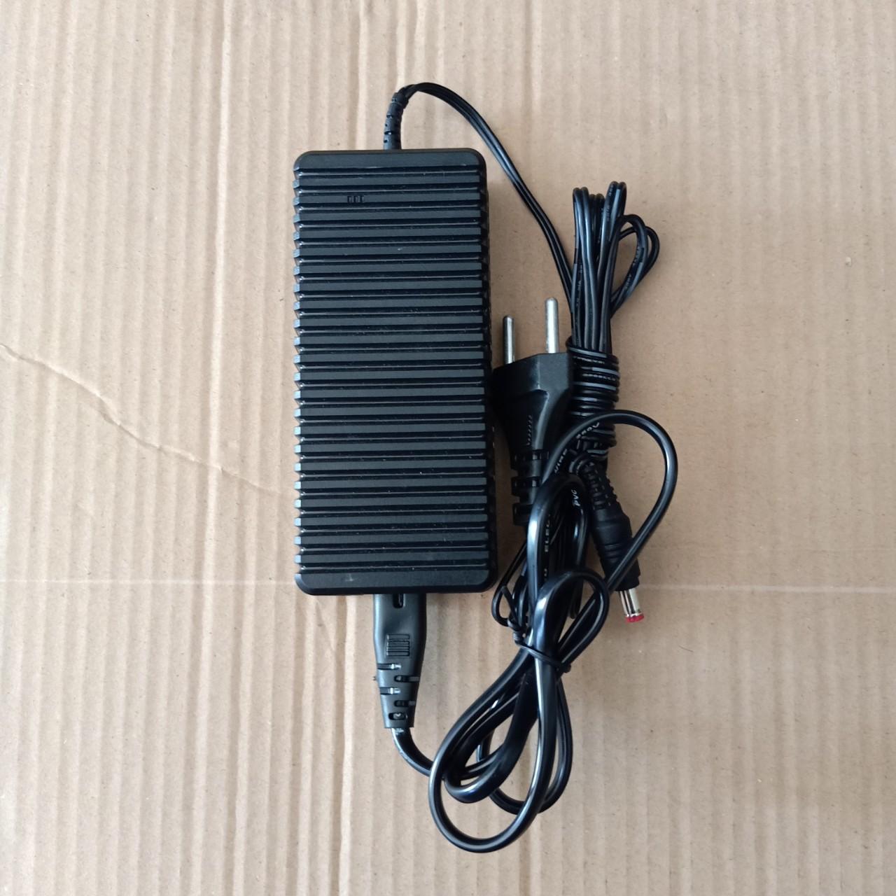 Bộ nguồn adapter chuyển đổi 220 vac sang 12 vdc 5a - hàng chất lượng cao