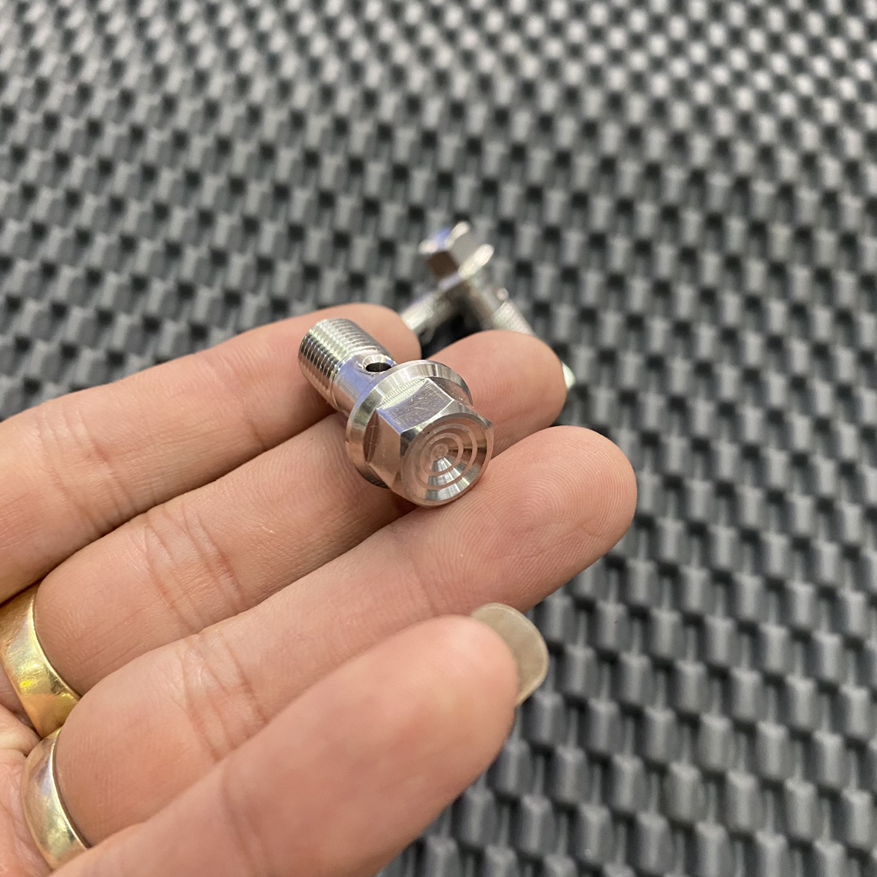 ỐC DẦU THẮNG SALAYA INOX 304 ĐẦU VƯƠNG MIỆNG SIÊU ĐẸP