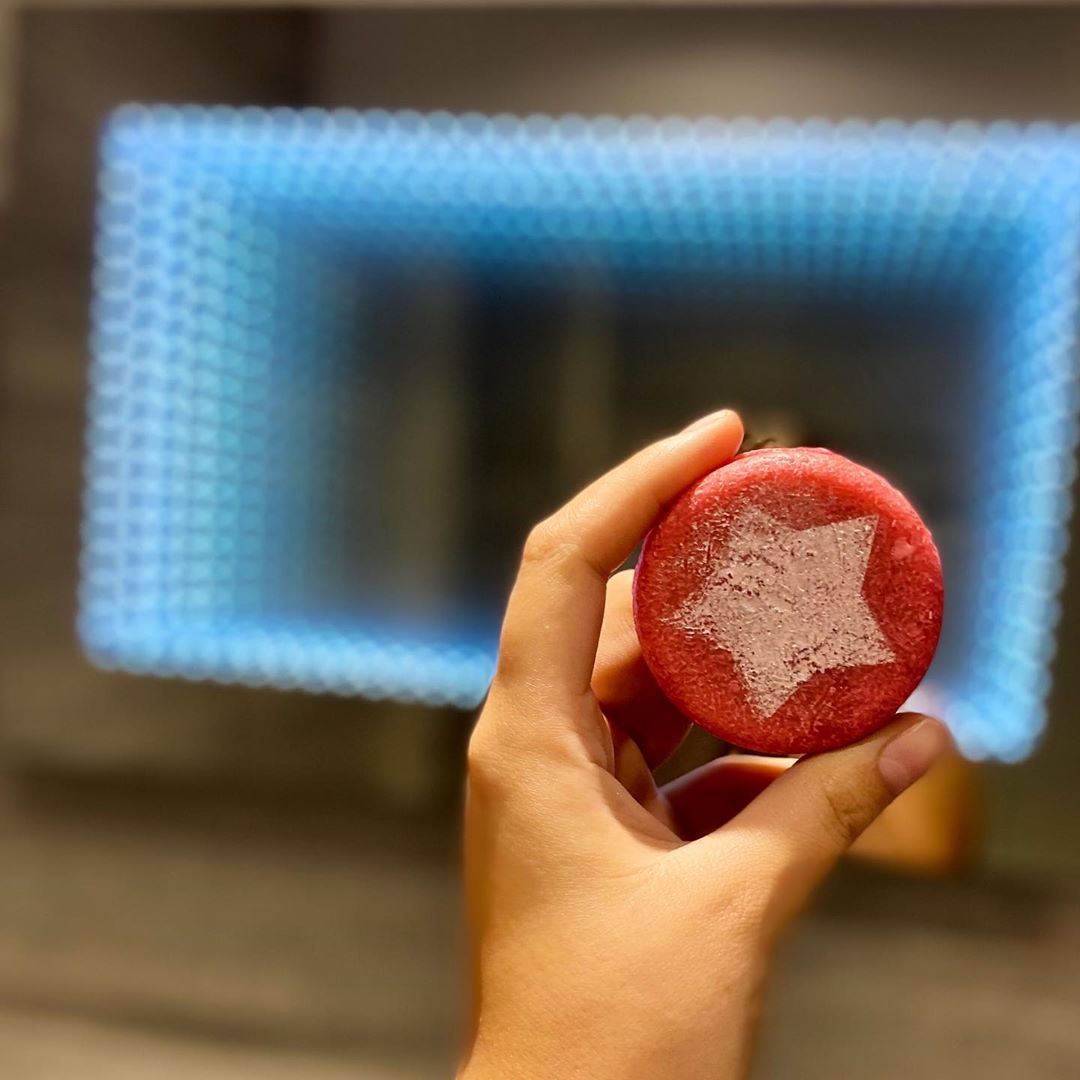 Bánh dầu gội LUSH - Snow Fairy shampoo bar