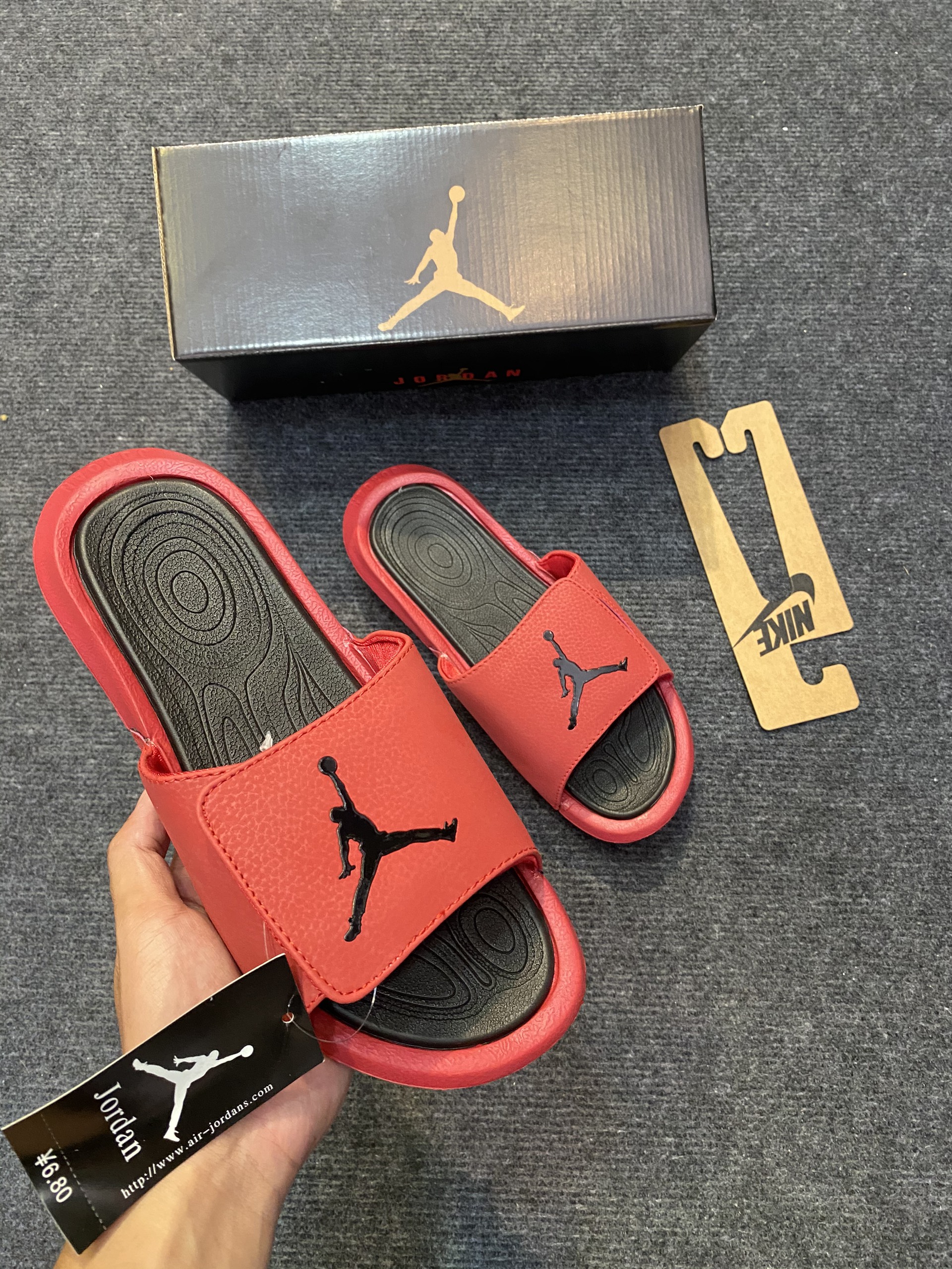 Dép jordan nam nữ - đỏ đen