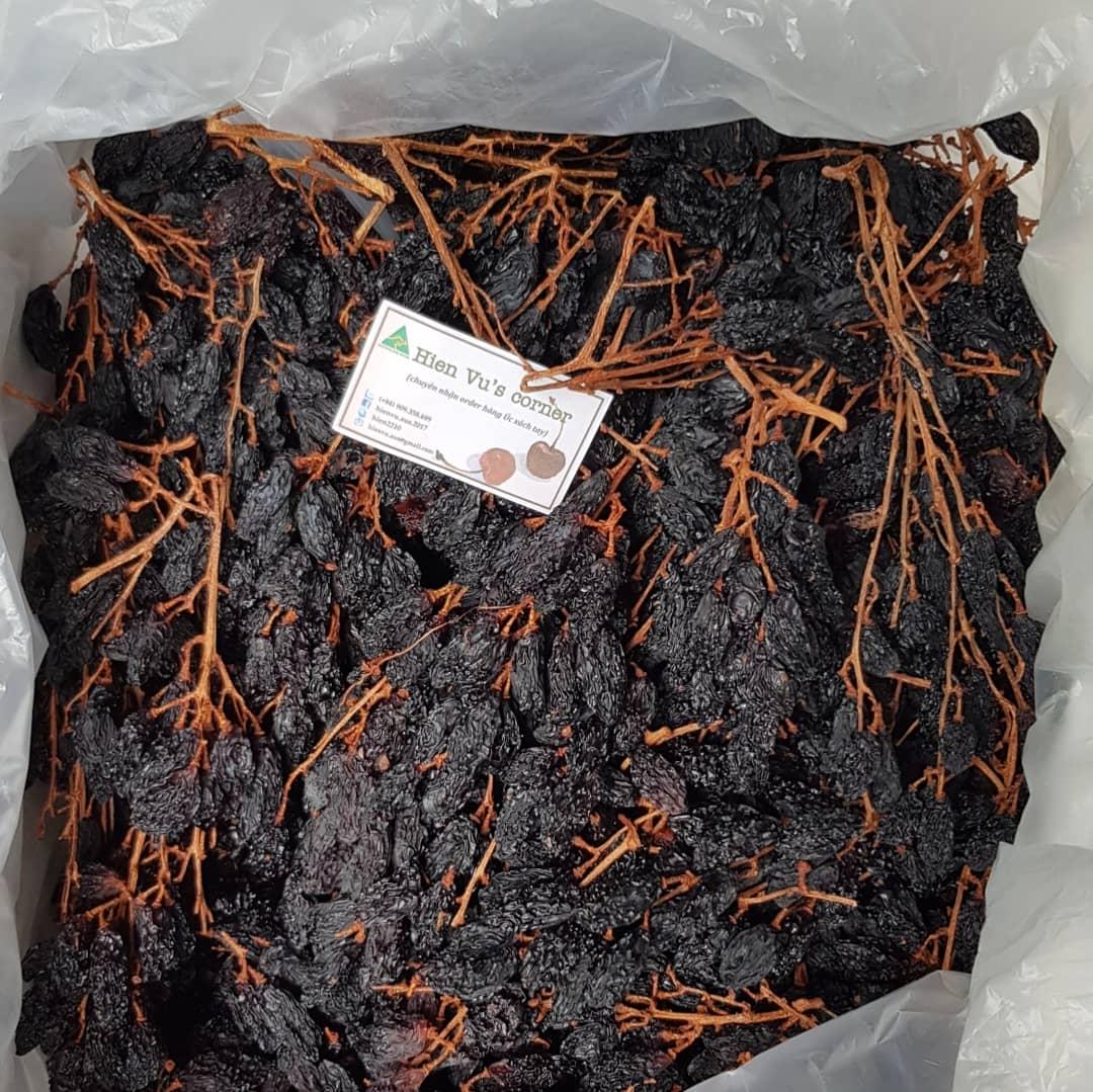 Nho đen khô nguyên cành úc 100g