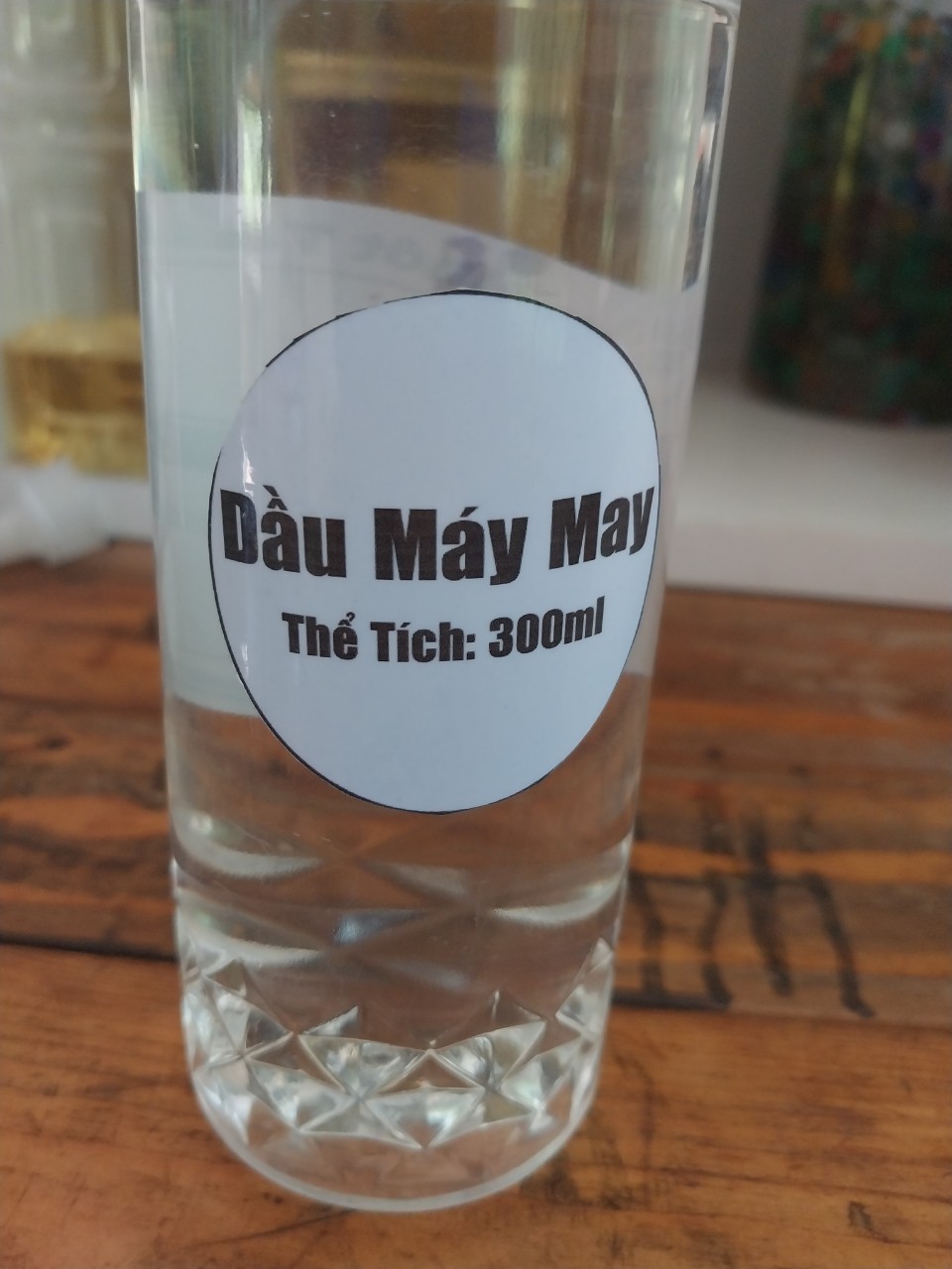 Dầu bôi trơn: dầu máy may, máy khâu (loại chai lẻ 300 ml), chất lượng cao, giá cực sốc,  nhiều người tiêu dùng đã đánh giá tốt trên sản phẩm