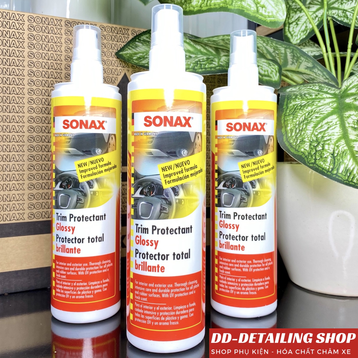 Nhũ bảo dưỡng nhựa làm bóng nhựa, da, gỗ, cao su chống tia UV, dùng cho nội ngoại thất ô tô Sonax Trim Protectant Glossy 380041 300ml - Nhập khẩu Đức
