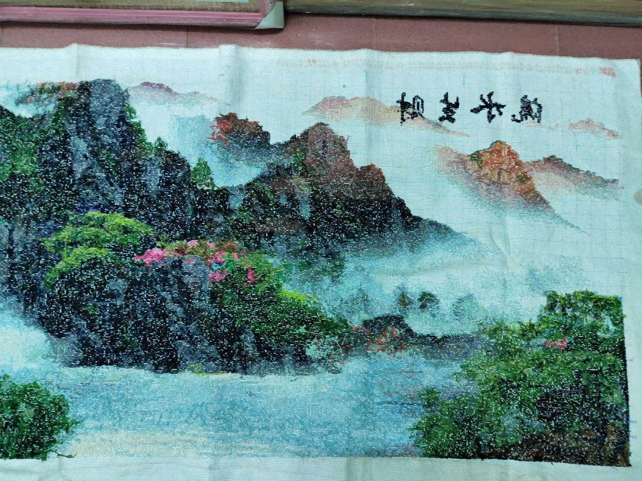 Tranh thêu chữ thập: Tranh phong cảnh lưu thủy sinh tài 181x66 cm