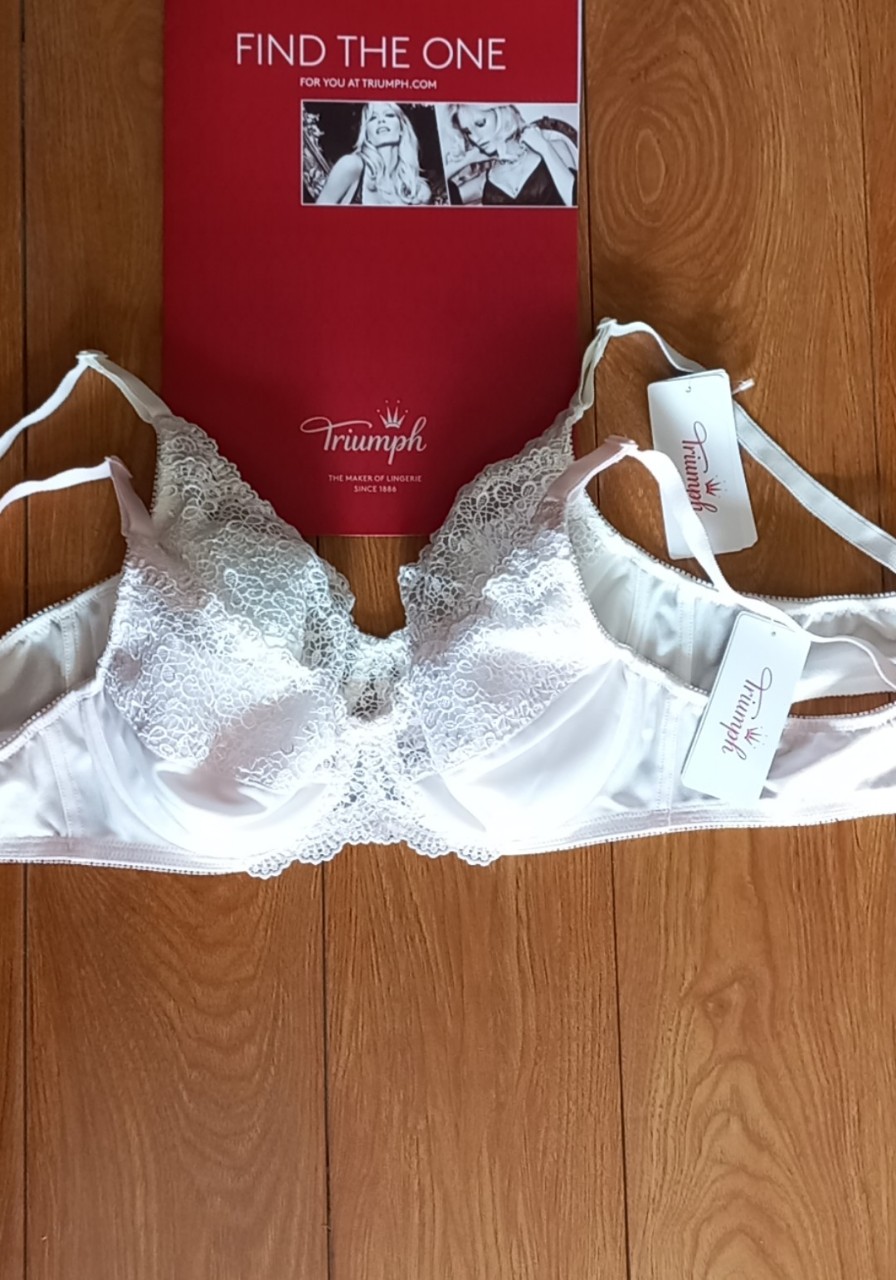 FREESHIP ( ÁO lót TRIUMPH FASHION 468 WH áo có gọng không mút sản phẩm là sự kết hợp giữa các chất liệu nổi bật có khả năng hút ẩm cao chống co rút tốt, có tính cách nhiệt cao, thấm hút mồ hôi nhanh và giảm nhiệt cơ thể i. BDH