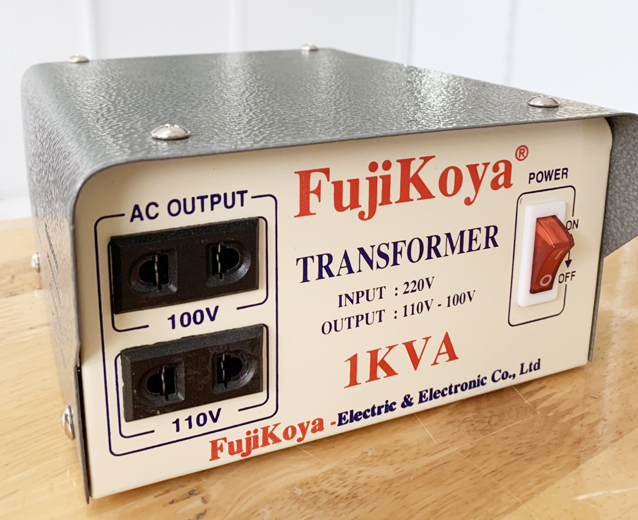 Biến áp sắt treo tường 1kva fujikoya. input 220v- output 120v-100v