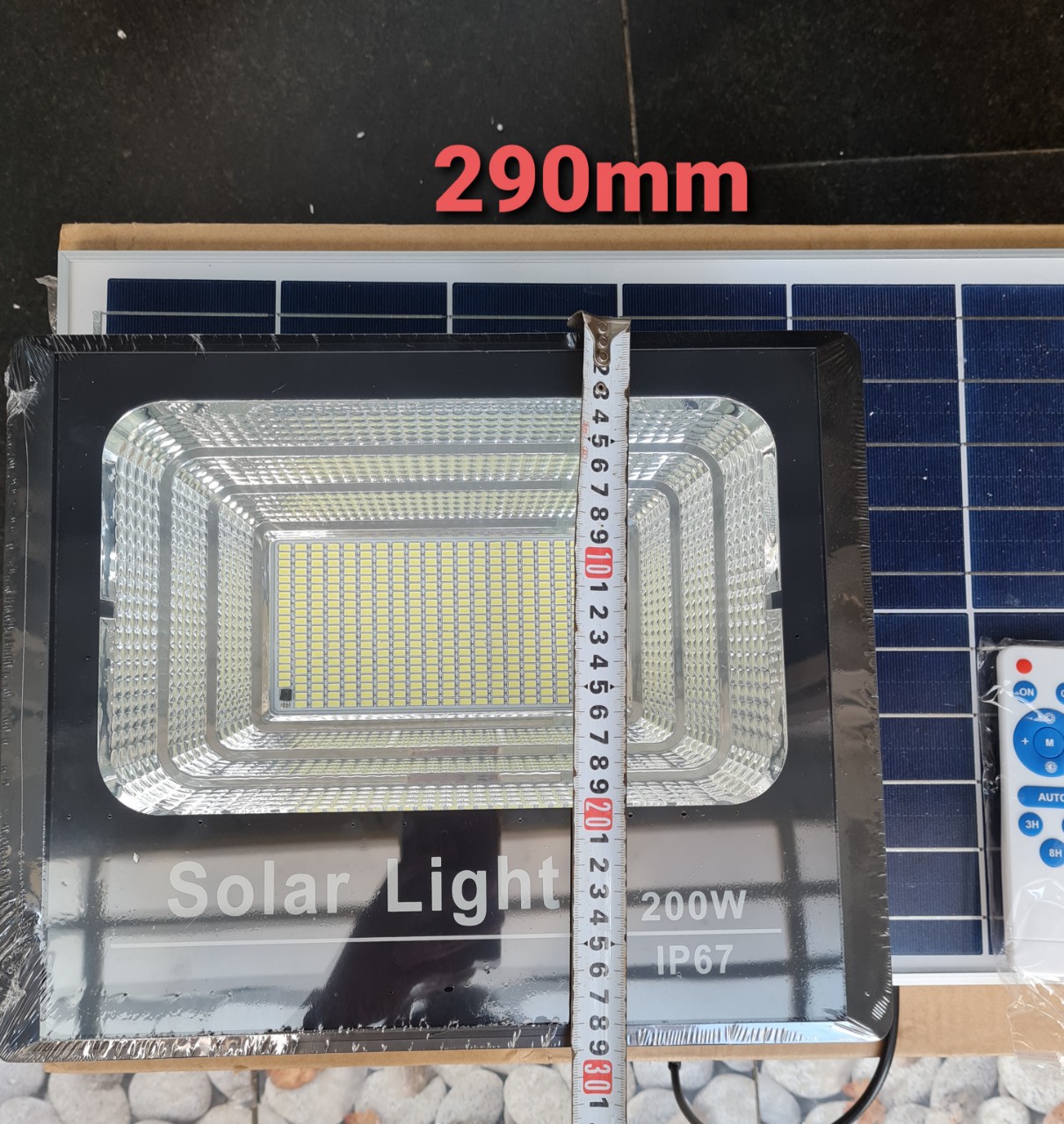Đèn pha led Năng Lượng Mặt Trời công suất 200w kèm tấm pin rời có remote có cảm biến tự động dây nối