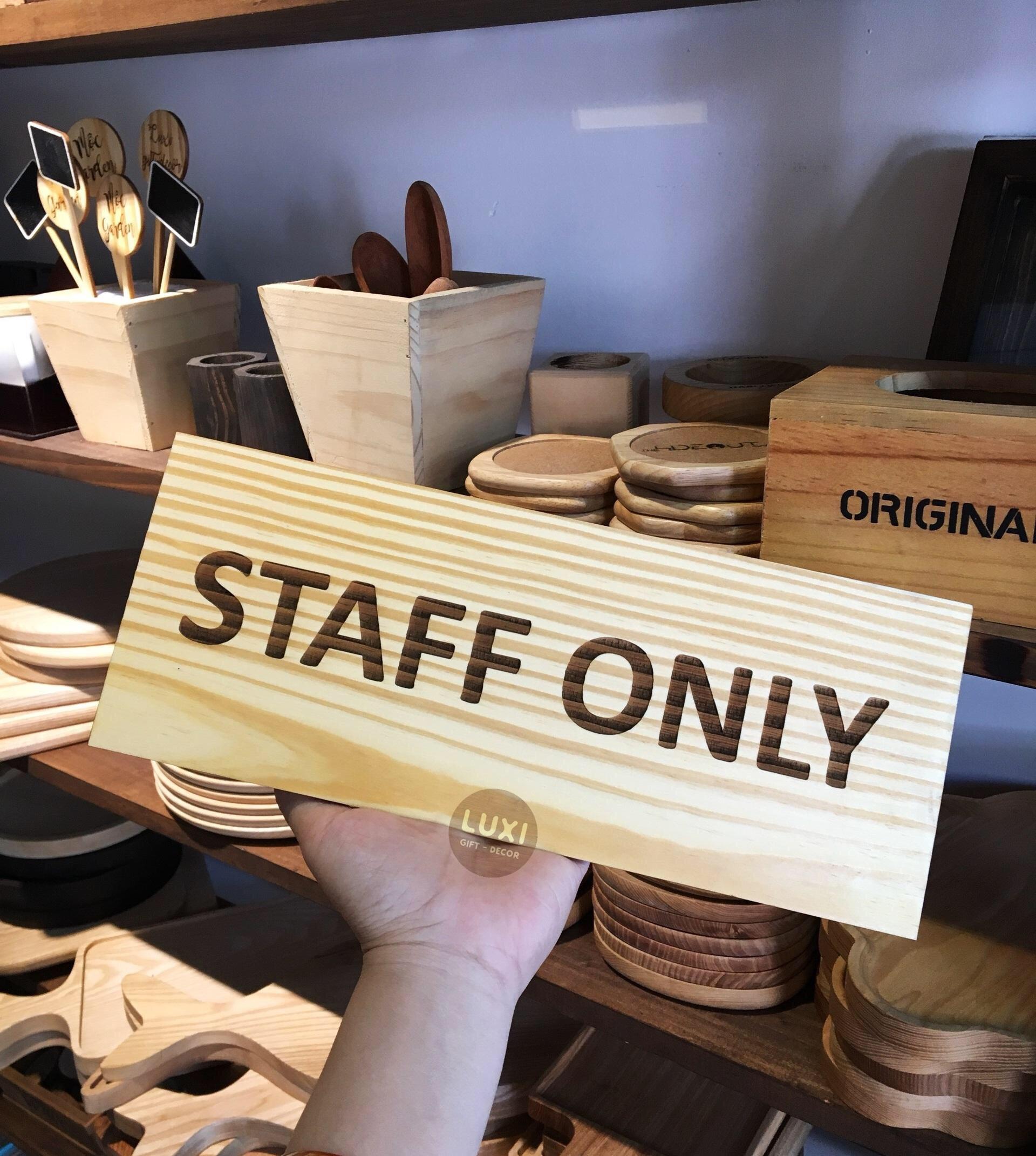 Bảng gỗ decor Staff Only,chỉ dành cho nhân viên LUXI decor