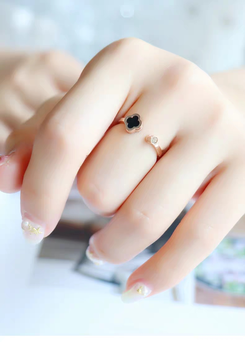 Nhẫn Nữ Đẹp, Nhẫn Titan Không Han Gỉ - Mẫu Cỏ 4 Lá May Mắn