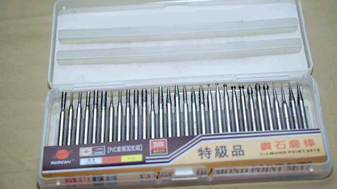 Bộ 30 mũi mài kim cương khắc tượng ngọc - mũi mài kim cương chân 2mm dùng hầu hết các máy mài khắc mini hay máy mài móng tay Mũi kim cương khắc tỉa chi tiết trên đá ngọc và răng sứ cán 2.35mm hàng cao cấp