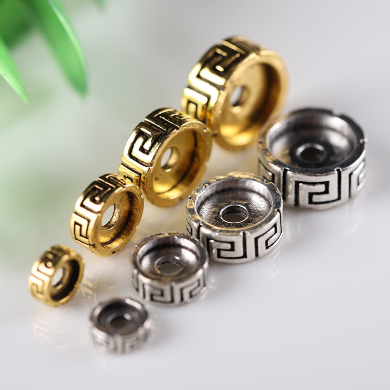 Charm chặn bạc - Hoạ tiết hoa văn