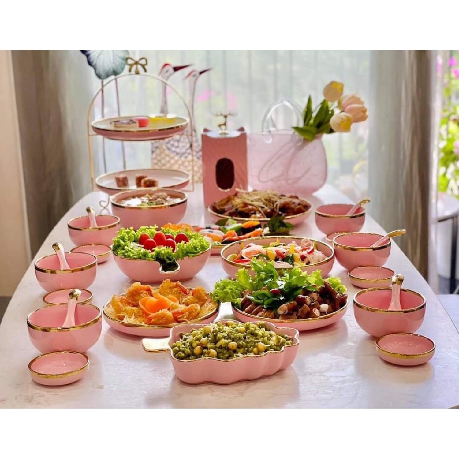 Set bát 26 món màu hồng men bóng. set chén đĩa màu hồng cao cấp 25 chi tiết. bộ chén đĩa màu hồng cao cấp. quà tặng tân gia. bộ bát đĩa 26 món màu hồng. set bát đĩa màu hồng cho gia đình 6 người.