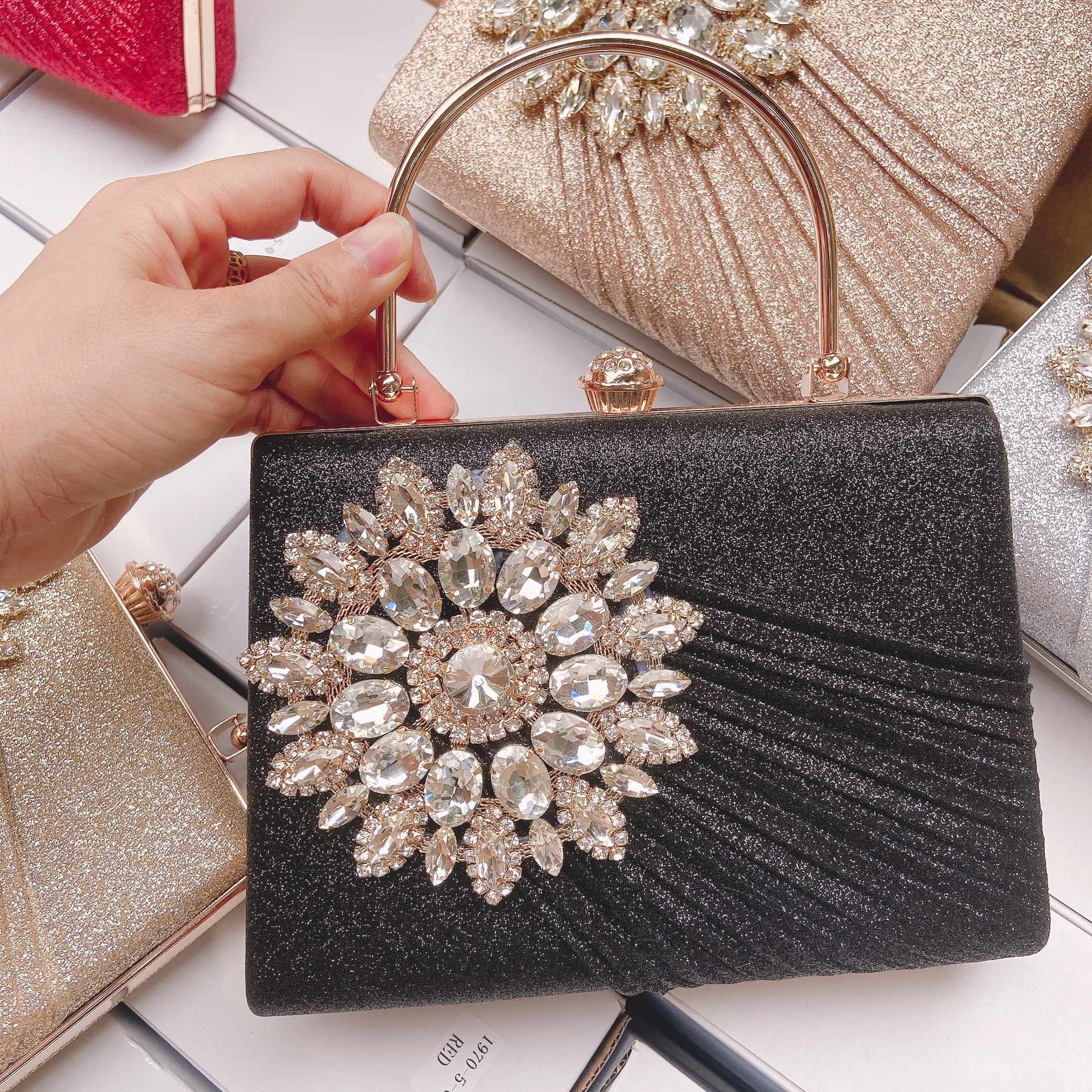 Clutch ví cầm tay hoạ tiết sang trọng