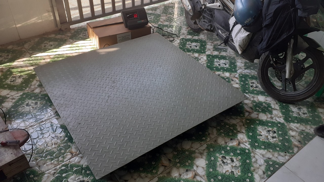 Cân sàn điện tử 3000kg 3 tấn kích thước 1m2 x 1m2