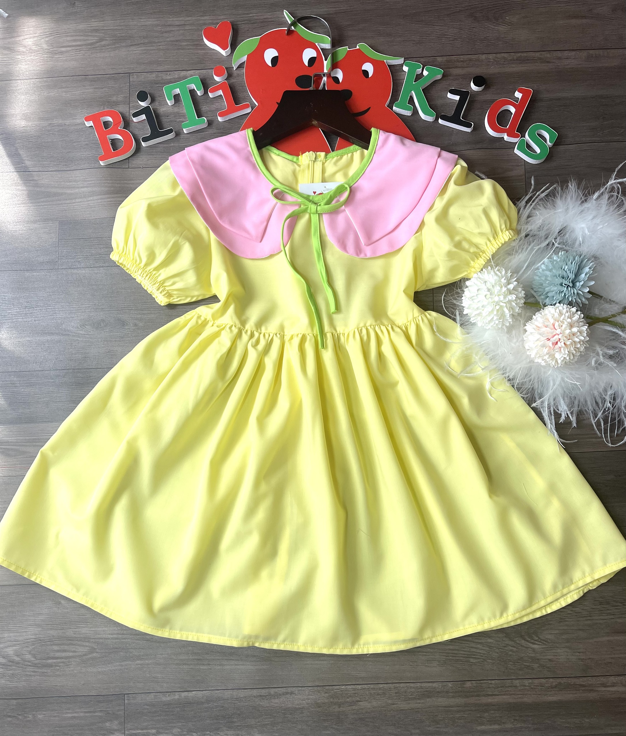 Váy trẻ em, đầm bé gái phối ren ,BITIKIDS, họa tiết hoa nhí xanh kate cotton size 0-8 tuổi.