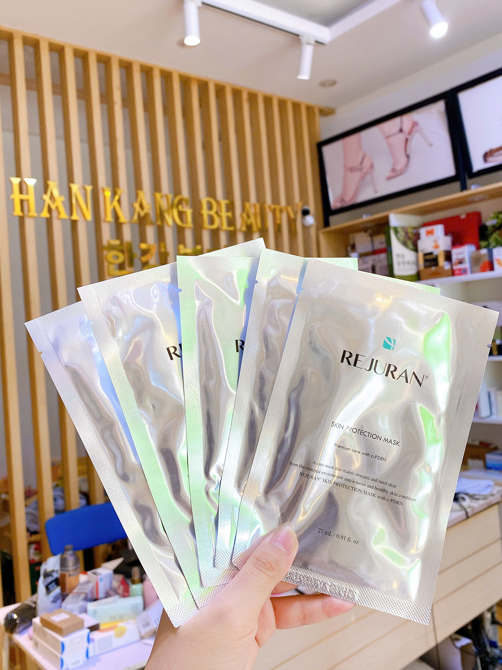 Mặt nạ tế bào gốc cá hồi cấp ẩm phục hồi da chuyên nghiệp tại spa Rejuran Skin Protection Mask