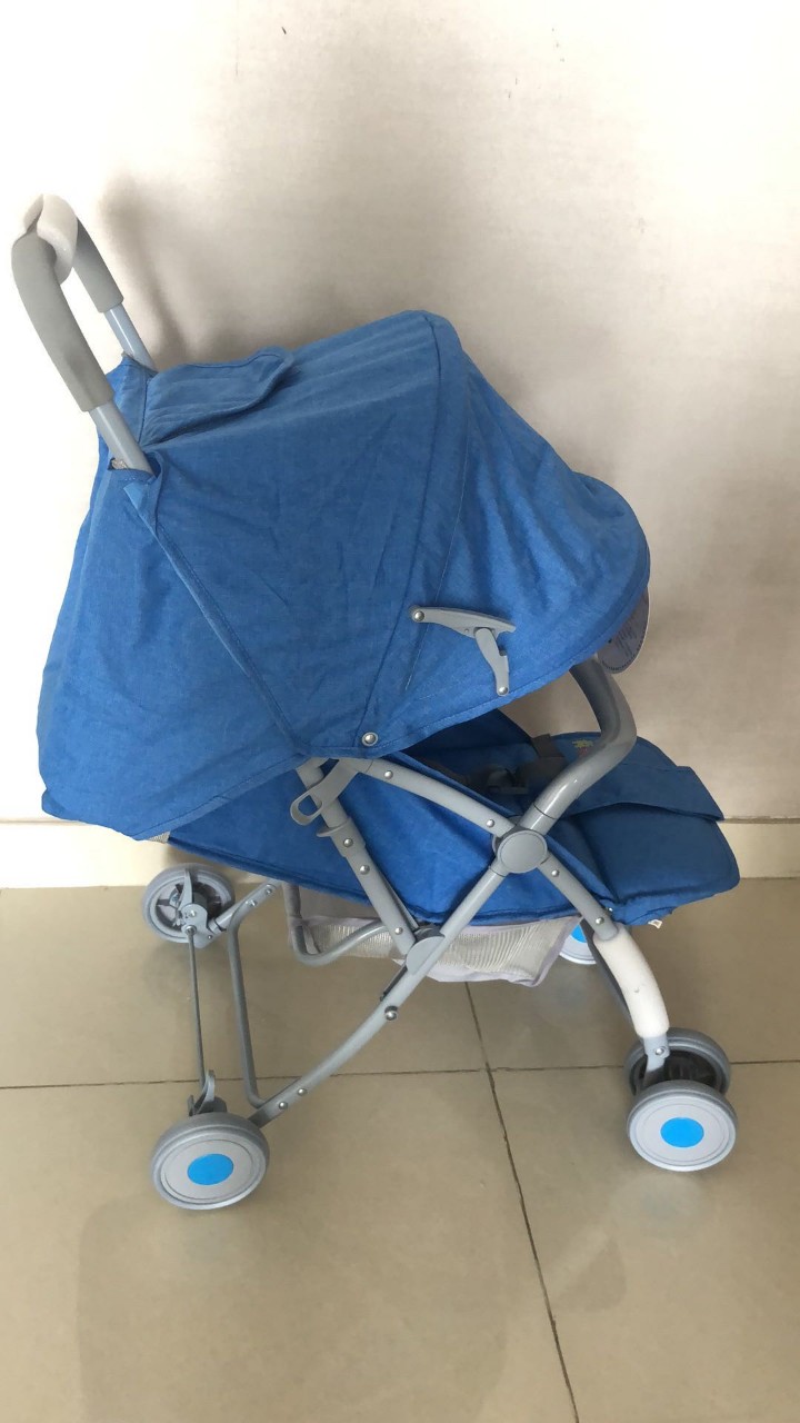 Xe đẩy em bé BLY A138 màu xanh dương