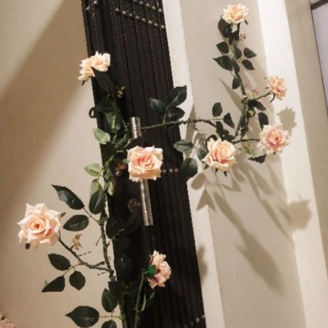 Hoa giả, dây hoa hồng kim cương trang trí tường decor phòng khách, hoa hồng nhung trang trí vách cây, tường cây ban công, cổng hoa cưới, hoa sự kiện, hoa giả nhân tạo, hoa giả trang trí spa, nhà hàng