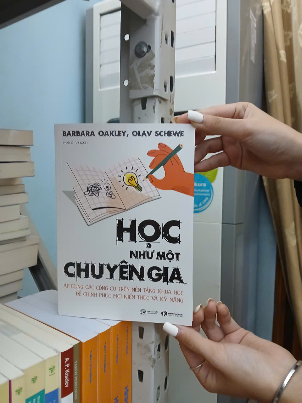HỌC NHƯ MỘT CHUYÊN GIA - ÁP DỤNG CÁC CÔNG CỤ TRÊN NỀN TẢNG KHOA HỌC ĐỂ CHINH PHỤC MỌI KIẾN THỨC VÀ KỸ NĂNG - Olay Schewe & Barbara Oakley - Hoa Đinh dịch - Thaihabooks