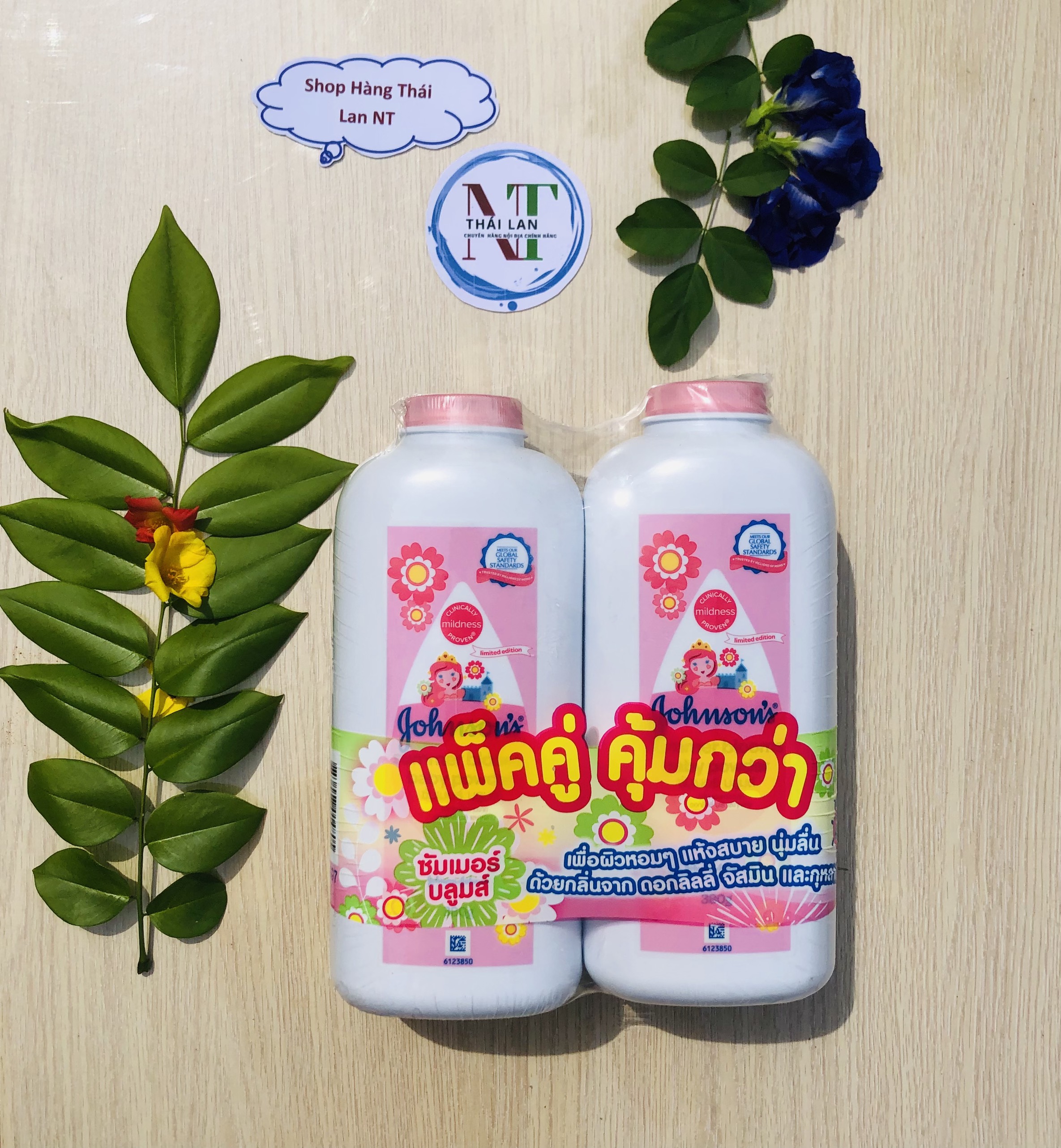 Phấn rôm em bé giúp diệu dẹ da bé, khô thoáng cả ngày dài JOHNSON'S Baby Powder Blossom Thái Lan mua 1 tặng 1