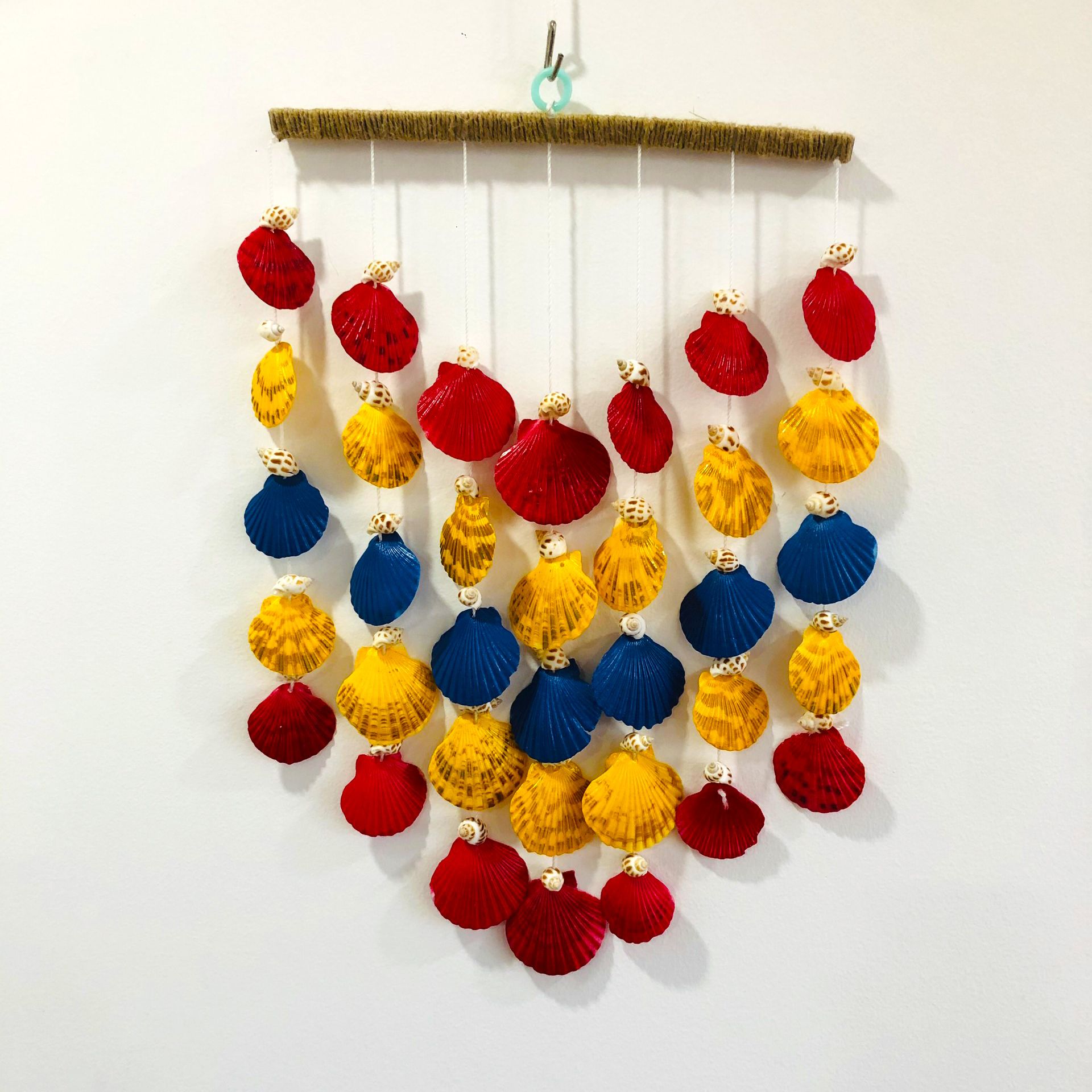 Chuông gió làm từ vỏ sò vỏ ốc treo tường, trang trí không gian theo phong cách biển