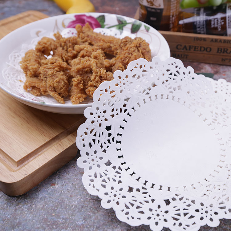 Giấy ren lót bánh hoa văn màu trắng