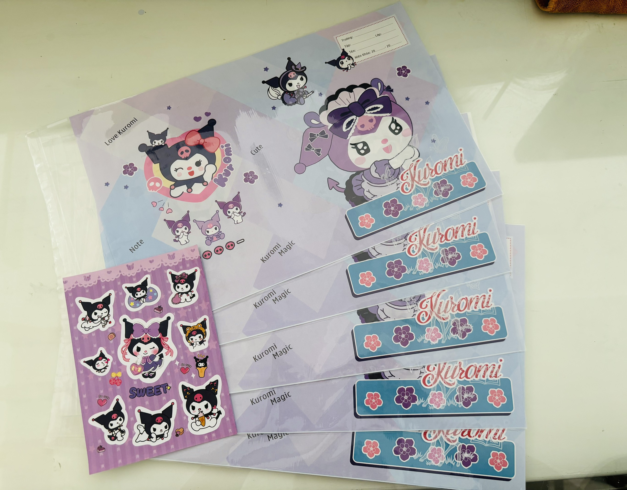 (COMBO 10 TỜ ) Bao tập kèm sticker + bao kiếng có nai ( 15.5x20.5cm )