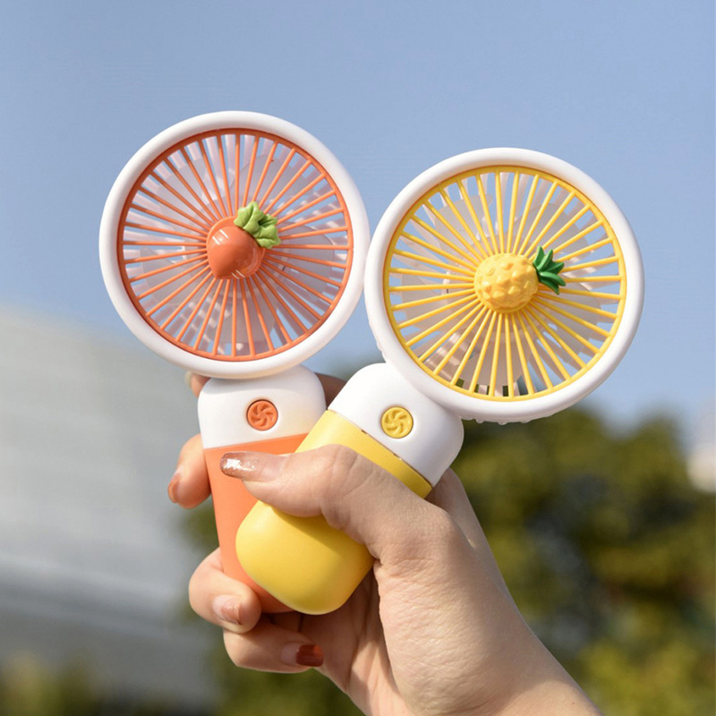 Quạt mini cầm tay sạc điện, giá rẻ, tiện lợi.