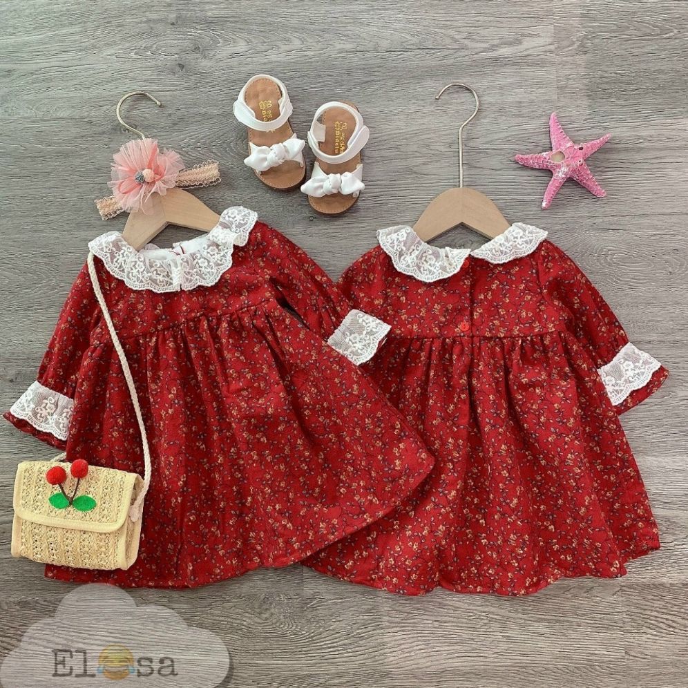 Váy hoa đỏ cổ bèo ren